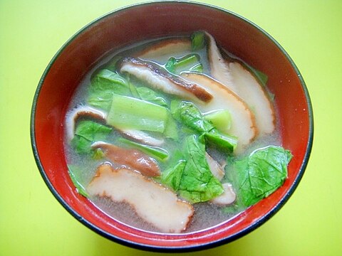 小松菜とさつま揚げ椎茸の味噌汁